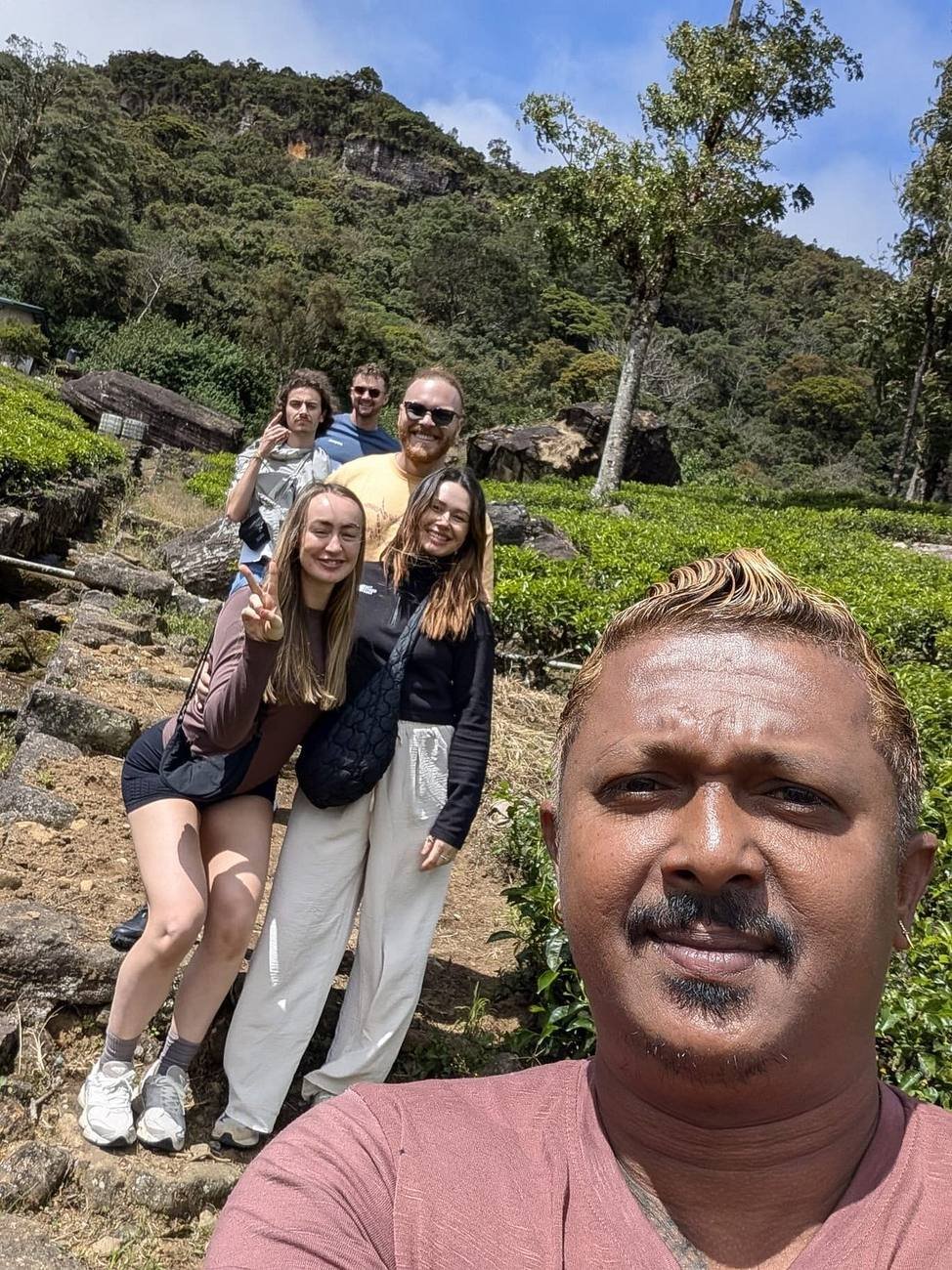 Travellers with their KIYON guide on a tea plantation in the Sri Lankan hill country